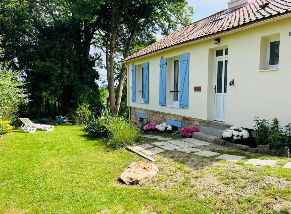 Les Volets Bleus Villa Parmain Eksteriør bilde
